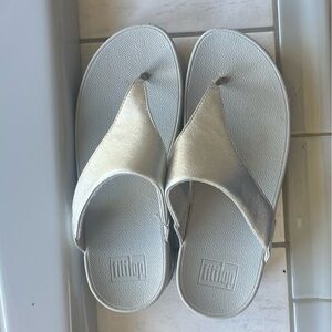 FitFlop Silver Shimmery Thong Sandals